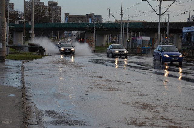 Wrocław, awaria wodociągowa przy ul. Oławskiej 11.01.2015