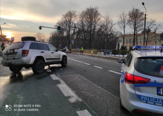 Około 13.30 , na drodze krajowej nr 14 przebiegającej przez wieś Jamno koło Łowicza doszło do wypadku. Zderzenie miało miejsce w rejonie szkoły. CZYTAJ DALEJ >>>>