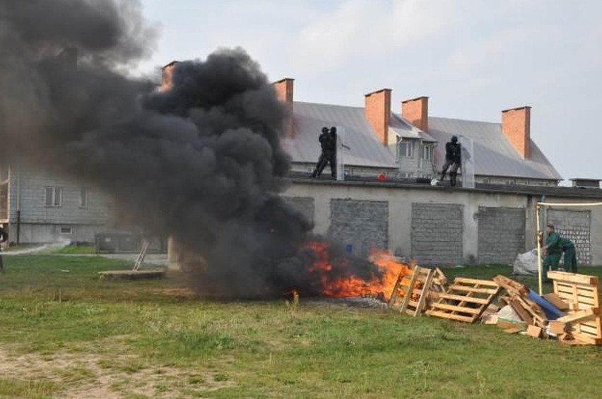 Przytuły Stare. Bunt więźniów podczas pracy! Spokojnie – to tylko ćwiczenia (zdjęcia)