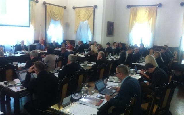 Trwa sesja Rady Miasta Rzeszowa. Decydują o ul. Jałowego