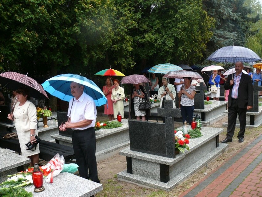 Na cmentarzu w Swaryszowie uczcili rocznicę pacyfikacji wsi