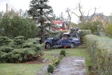 Orkan Grzegorz nad Opolszczyzną. Drzewo spadło na samochód. Tragiczny wypadek w Dobrzeniu Wielkim
