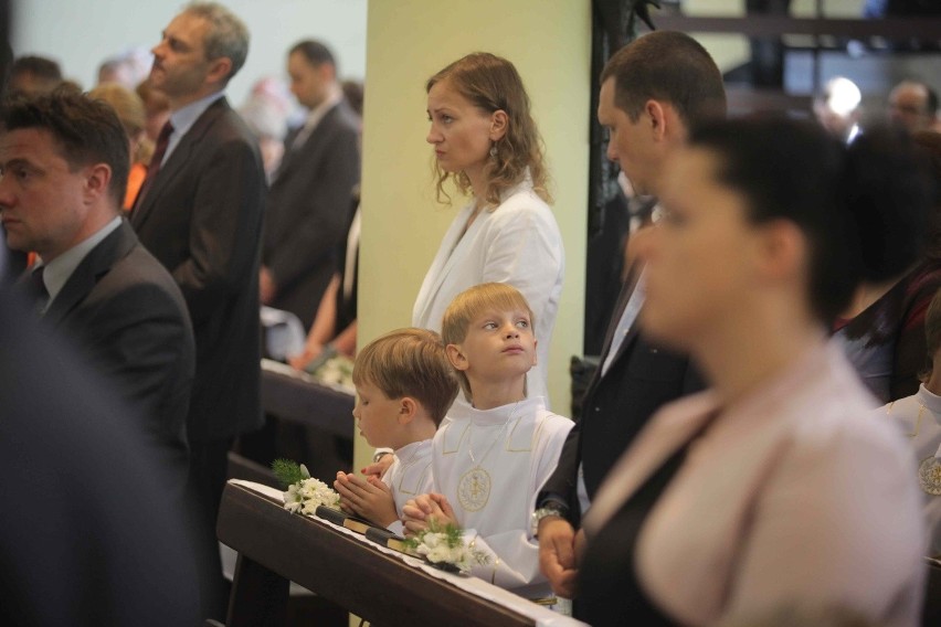 Komunia Święta w Katowicach w kościele na osiedlu Tysiąclecia [ZDJĘCIA]