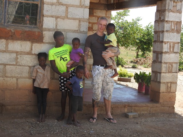 Estera i jej mąż Simon gościli Polaka jako członka rodziny, dzięki czemu miał okazję zobaczyć jak wygląda życie afrykańskiej rodziny.