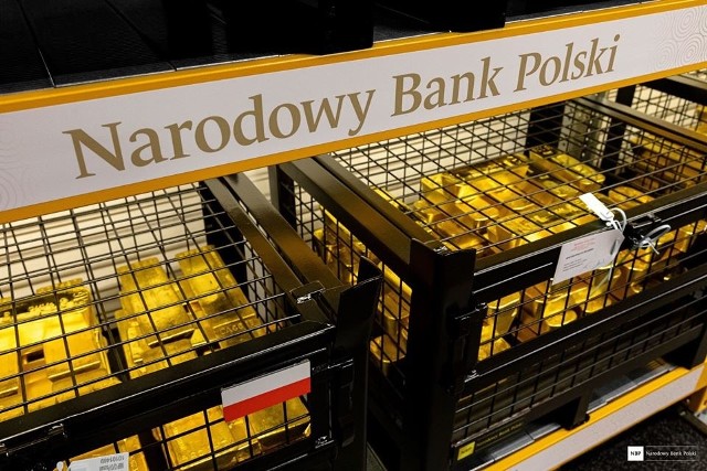 Zakończyła się tajna operacja Narodowego Banku Polskiego. Polskie złoto  przyjechało z Londynu do kraju | Dziennik Polski