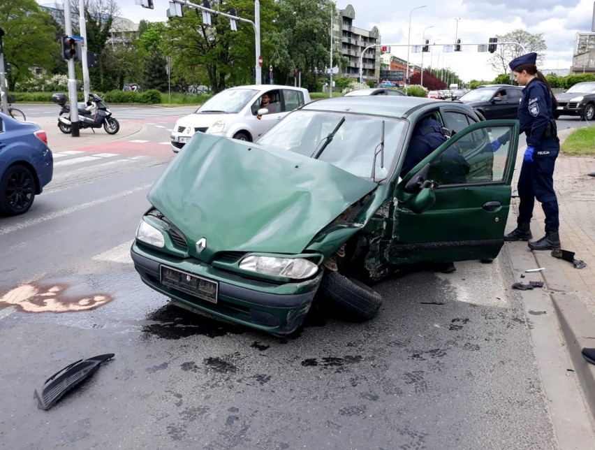 Wypadek na skrzyżowaniu al. Armii Krajowej i Borowskiej