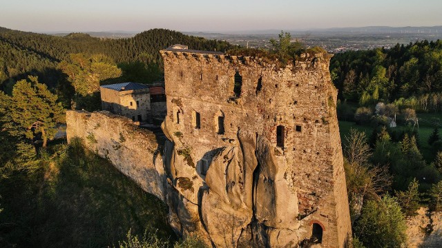 25 tys. zł dla F.H.U.P Muzeum Zamkowe „Kamieniec” Andrzeja Kołdera będzie wkładem w prace konserwatorskie ścian ruin zamku Kamieniec w Odrzykoniu.