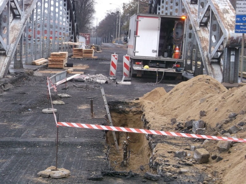 Remont mostu Jagiellońskiego opóźniony przez awarię gazociągu. Postoimy dłużej w korkach