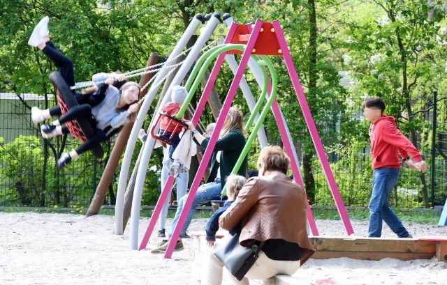 Zielonogórzanie podpowiadają nam, że można się świetnie bawić na placu zabaw w Parku Piastowskim. Ta sugestia powracała dość często.