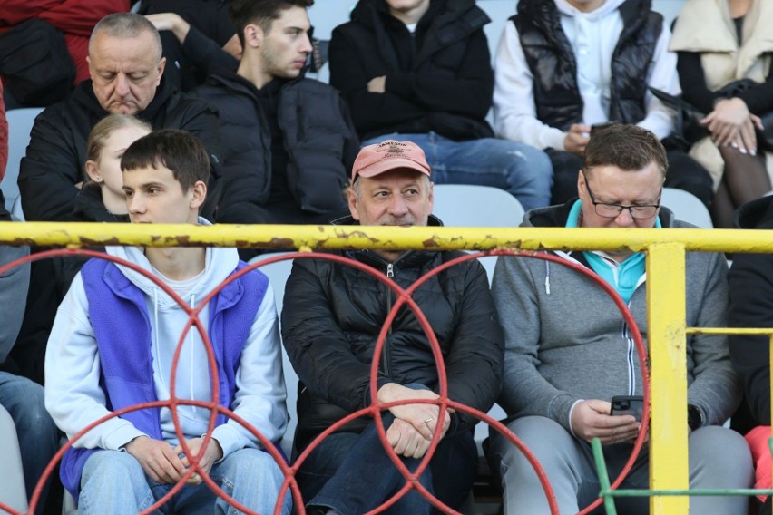 Byliście na przegranym trzecioligowym meczu Korony II Kielce z Podlasiem Biała Podlaska? Szukajcie się na zdjęciach