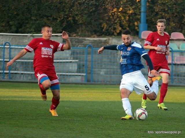 Damian Ałdaś (niebieska koszulka) zdobył gola na 1-0 dla Odry.
