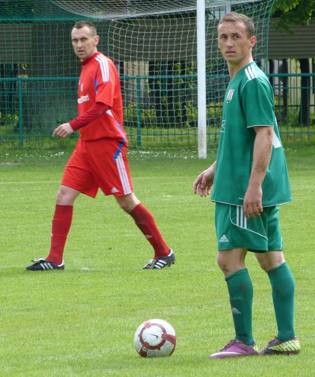 Michał Serafin (z prawej) strzelił jednego z goli dla Sokoła Nisko.