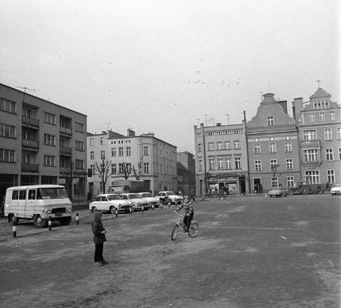 Namysłów. Kamienice przy rynku miejskim.