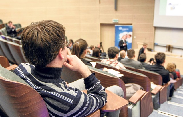 Prorektor UR mówi, że zainteresowanie kandydatów jest w tym roku większe, głównie z powodu obleganej medycyny. Na politechnice też notują wzrost chętnych na studia dzienne, o ok. 700 osób