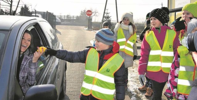 Dzieci z Jaśkowic wręczały kierowcom cytryny nawet  za niewielkie przekroczenia prędkości