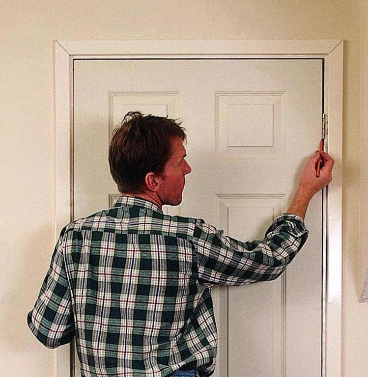 Jak zamontować drewniane drzwi wewnętrzne | e-Okna