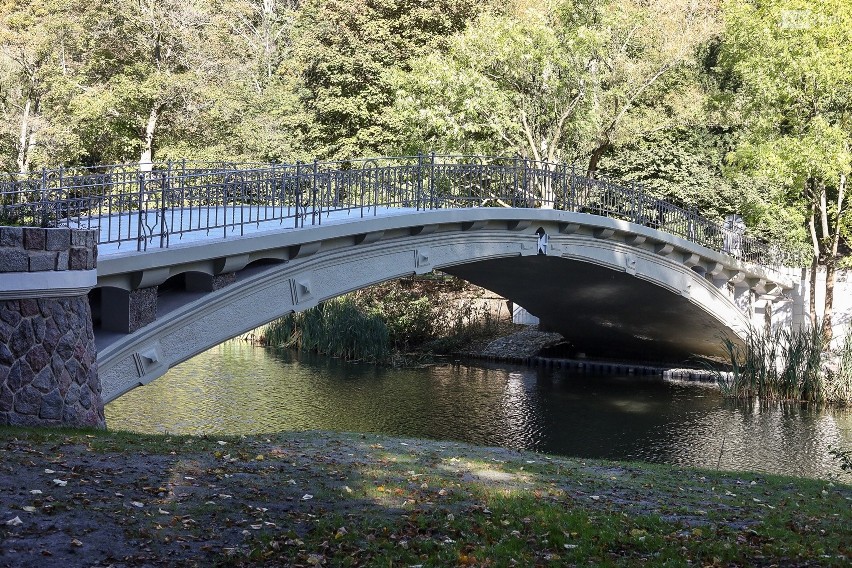 Mostek Japoński w Parku Kasprowicza w Szczecinie.