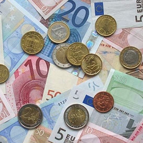 34 proc. respondentów twierdzi, że lepiej byłoby wcale nie wprowadzać w Polsce euro