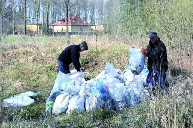 Wędkarze zebrali ponad 20 worków śmieci z okolic łowiska specjalnego Glinianki w Szepietowie