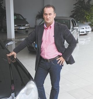 Chcę konkurować ze wszytskimi, którzy zajmują sie sprzedażą aut. Dlatego stawiam na jakość – mówi Paweł Kukiełka, właściciel firmy Rycar.