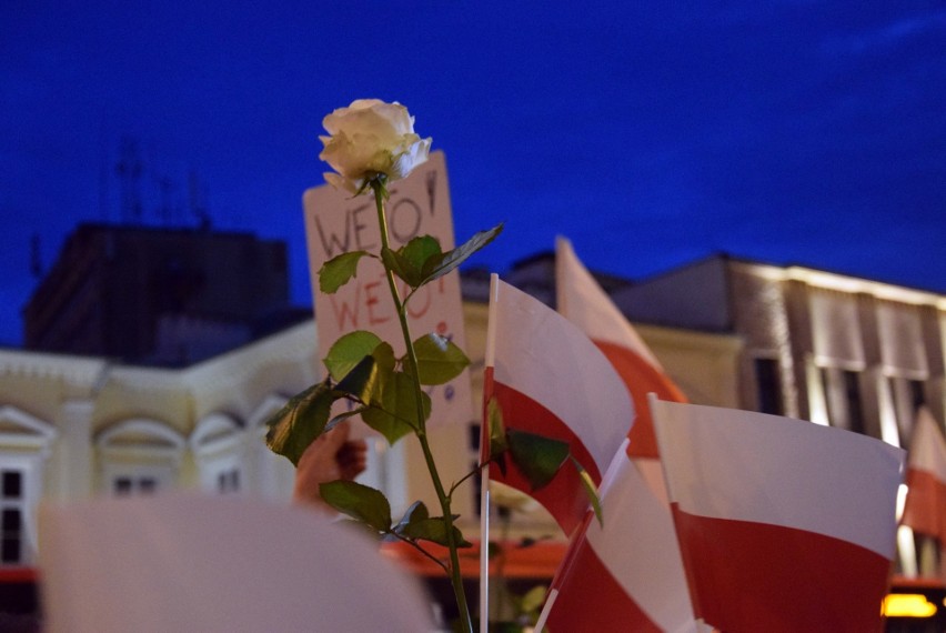 Kolejny "Łańcuch światła" w Lublinie. Protestowało około tysiąca osób [ZDJĘCIA]