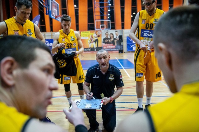 Trener Żubrów Krzysztof Kalinowski może być zadowolony ze swojej drużyny