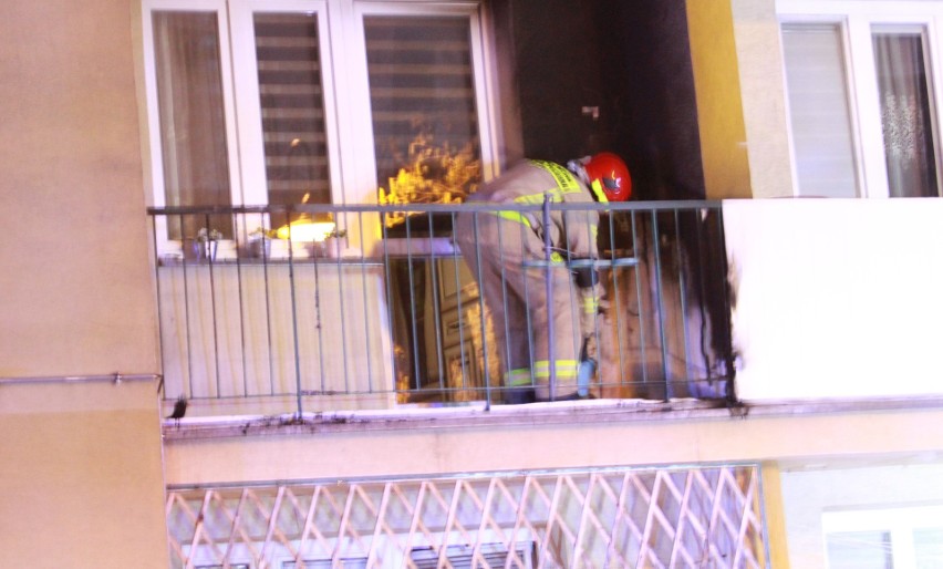 Pożar w Tarnobrzegu. Cztery zastępy straży pożarnej skierowane do akcji (ZDJĘCIA)