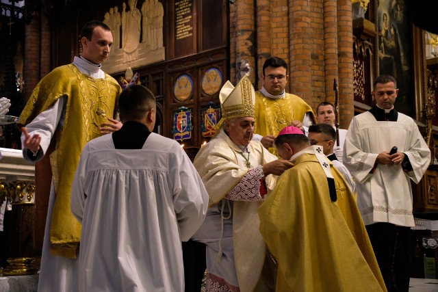 Uroczystość nałożenia paliusza metropolicie białostockiemu arcybiskupowi Guzdkowi