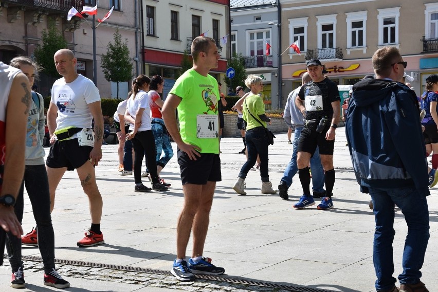 Niemal dwustu zawodników stanęło na trasie II Międzynarodowego Półmaratonu Bitwa pod Gorlicami. Jeden z nich biegł boso