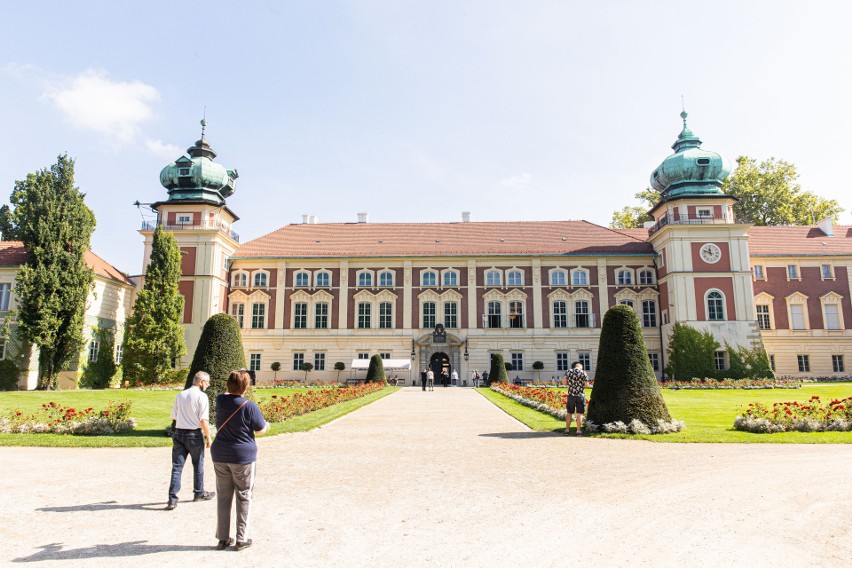 20 lat rzeszowskiego oddziału Instytutu Pamięci Narodowej. Zobacz zdjęcia z uroczystej gali w sali balowej Muzeum - Zamku w Łańcucie