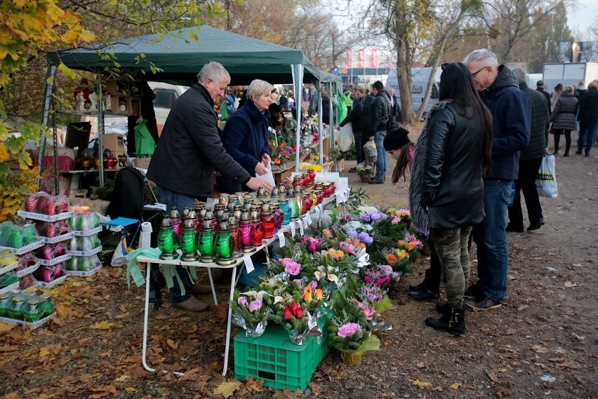 Wszystkich Świętych. Szczecinianie odwiedzili groby bliskich