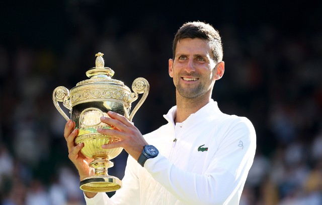 Zwycięzca Wimbledonu 2022 Novak Djoković zanotował... spadek w rankingu ATP. To efekt kary nałożonej na organizatorów londyńskiego Wielkiego Szlema 