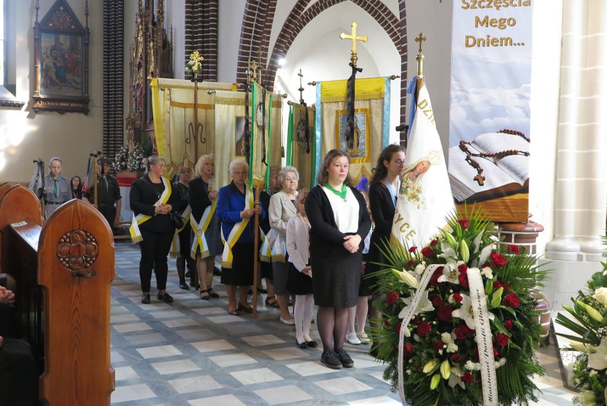 W Głubczycach pochowano ks. Michała Ślęczka. Tysiące ludzi żegnały proboszcza