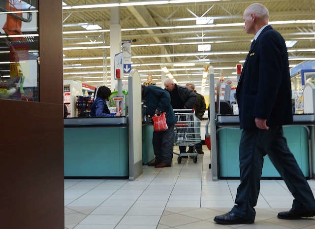 W okresie wzmożonych zakupów przedświątecznych trzeba bardziej w sklepach na złodziei uważać