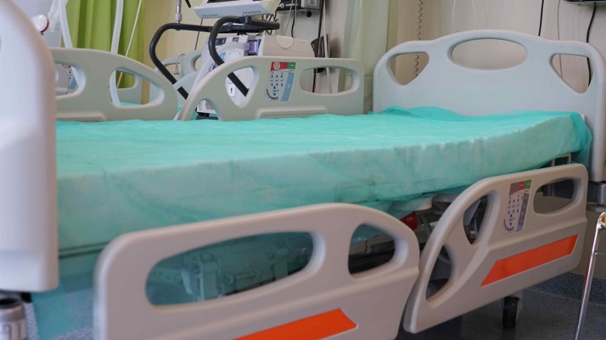 Nowoczesne łóżka w Szpitalnym Oddziale Ratunkowym w...