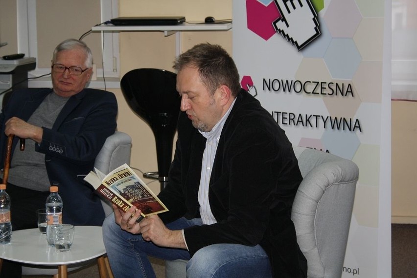 Jarosław Jakubowski w sępoleńskiej bibliotece: - Nie chcę być wyrobnikiem