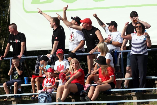 Żużlowcy Abramczyk Polonii przegrali minimalnie z Wybrzeżem Gdańsk 43:46 w meczu 4. kolejki eWinner 1. Ligi Żużlowej. Emocji było sporo, losy wyniku rozstrzygnęły się w ostatnim wyścigu. ZOBACZ ZDJĘCIA Z TRYBUN >>>>