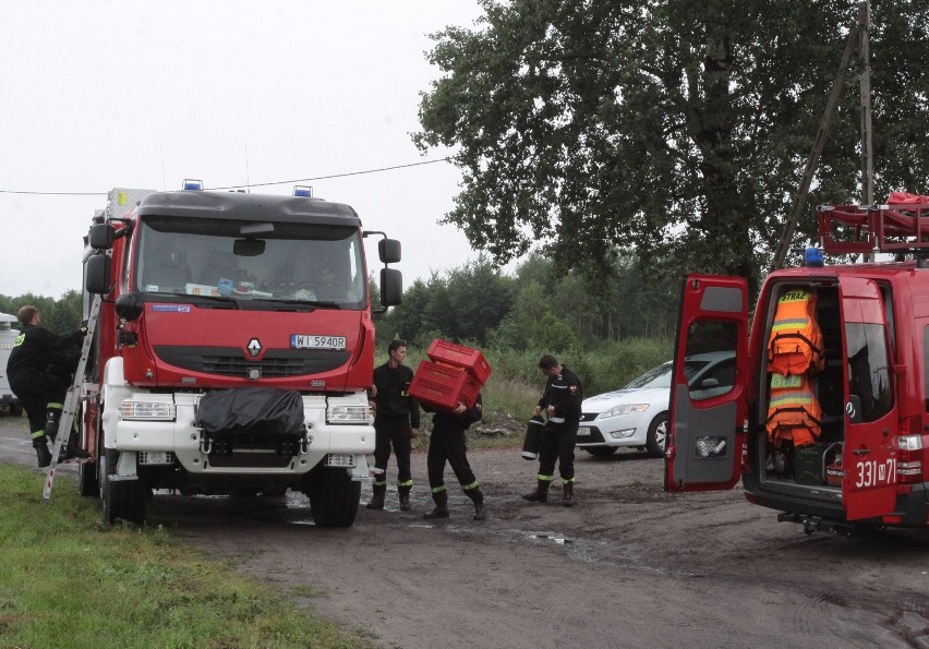 Przygotowania straży się wydobycia awionetki ze st