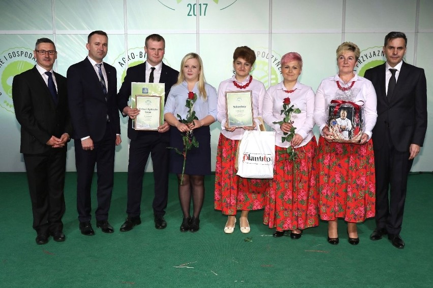 Od lewej Wiesław Kocoł z firmy Yara Poland, poseł Michał...