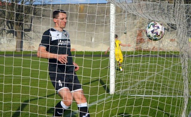 W  Grójcu rozegrano niezwykle ciekawe i emocjonujące derby regionu radomskiego. Mazowsze zremisowało z Zamłyniem Radom 3:3. Gospodarze najpierw przegrywali 0:1, potem prowadzili 3:1 i skończyło się remisem. Zdjęcia dzięki uprzejmości władz grójeckiego klubu. ZOBACZ ZDJĘCIA Z DERBÓW REGIONU =====>>>>>