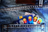 Płatność kartą za granicą. Jaka prowizja za przewalutowanie transakcji kartami MasterCard i Visa wydanymi przez polskie banki