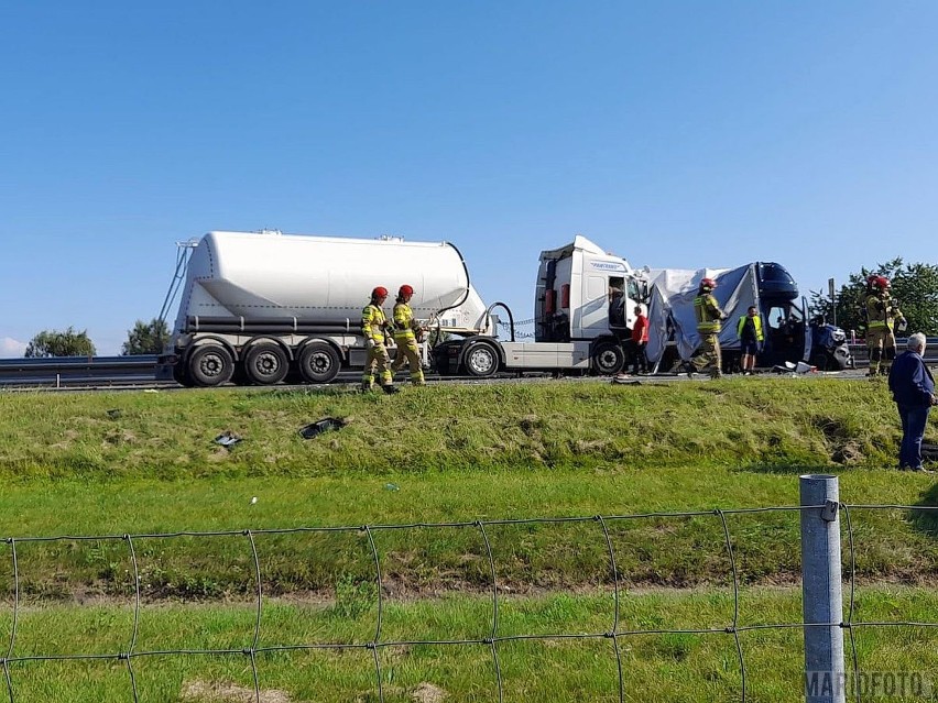 Karambol na autostradzie A4. Zderzenie pięciu samochodów na...