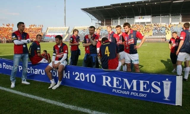 Piłkarze Pogoni Szczecin na ceremonii zakończenia finału Pucharu Polski 2010