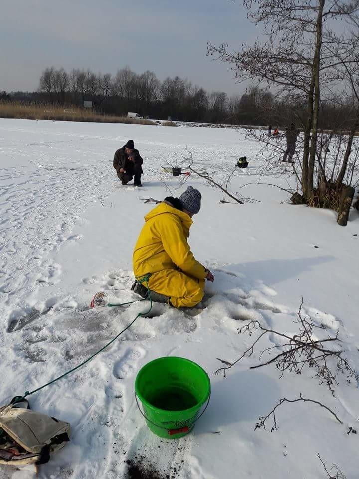 Na zalewie "Zrębin" w Połańcu przy temperaturze minus 17 stopni łowili ryby