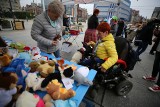 Katowice: niepełnosprawni zebrali się na placu przed Teatrem Śląskim ZDJĘCIA