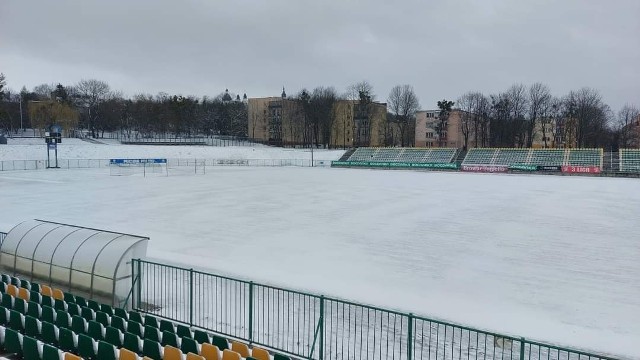 Boisko w Chełmie, na którym miał się odbyć mecz Chełmianki z Sokołem Sieniawa