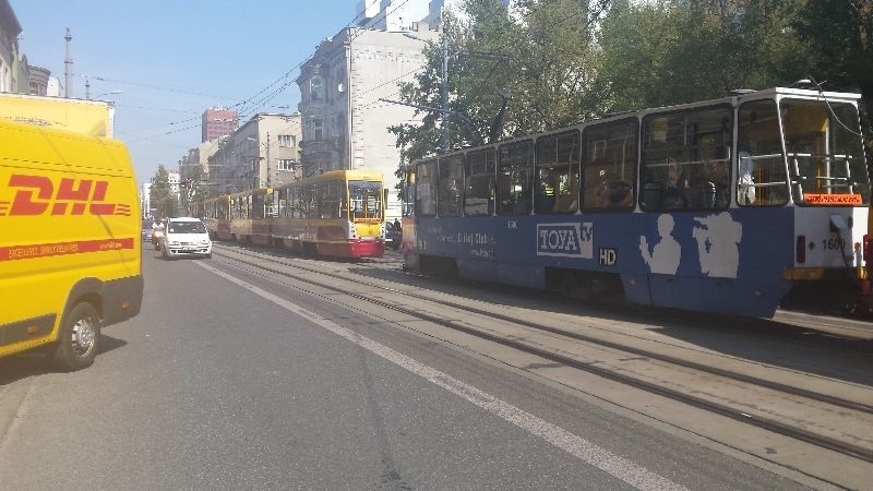 Tramwajowe korki na skrzyżowaniu Piotrkowskiej i Wigury/ul. Żwirki