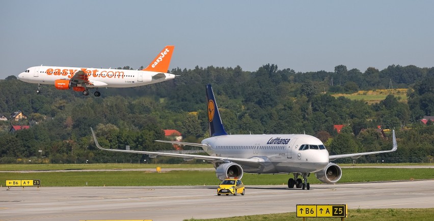W sierpniu z krakowskiego lotniska skorzystało ponad 777...