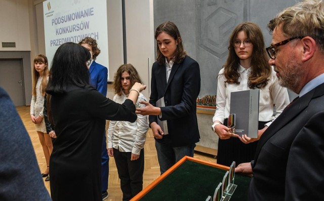W gali laureatów kuratoryjnych konkursów przedmiotowych, która odbyła się na Politechnice Bydgoskiej, wzięło udział 134 uczniów i 142 nauczycieli szkół podstawowych z rejonu bydgoskiego.