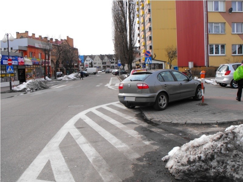 Zdjęcia mistrzów parkowania można przesłać na adres...